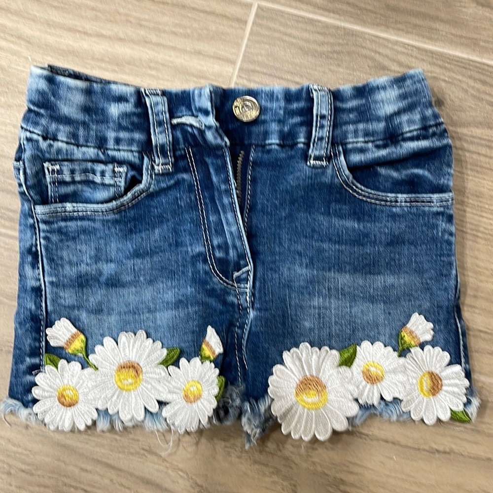Monna Lisa denim shorts with flowers size 4